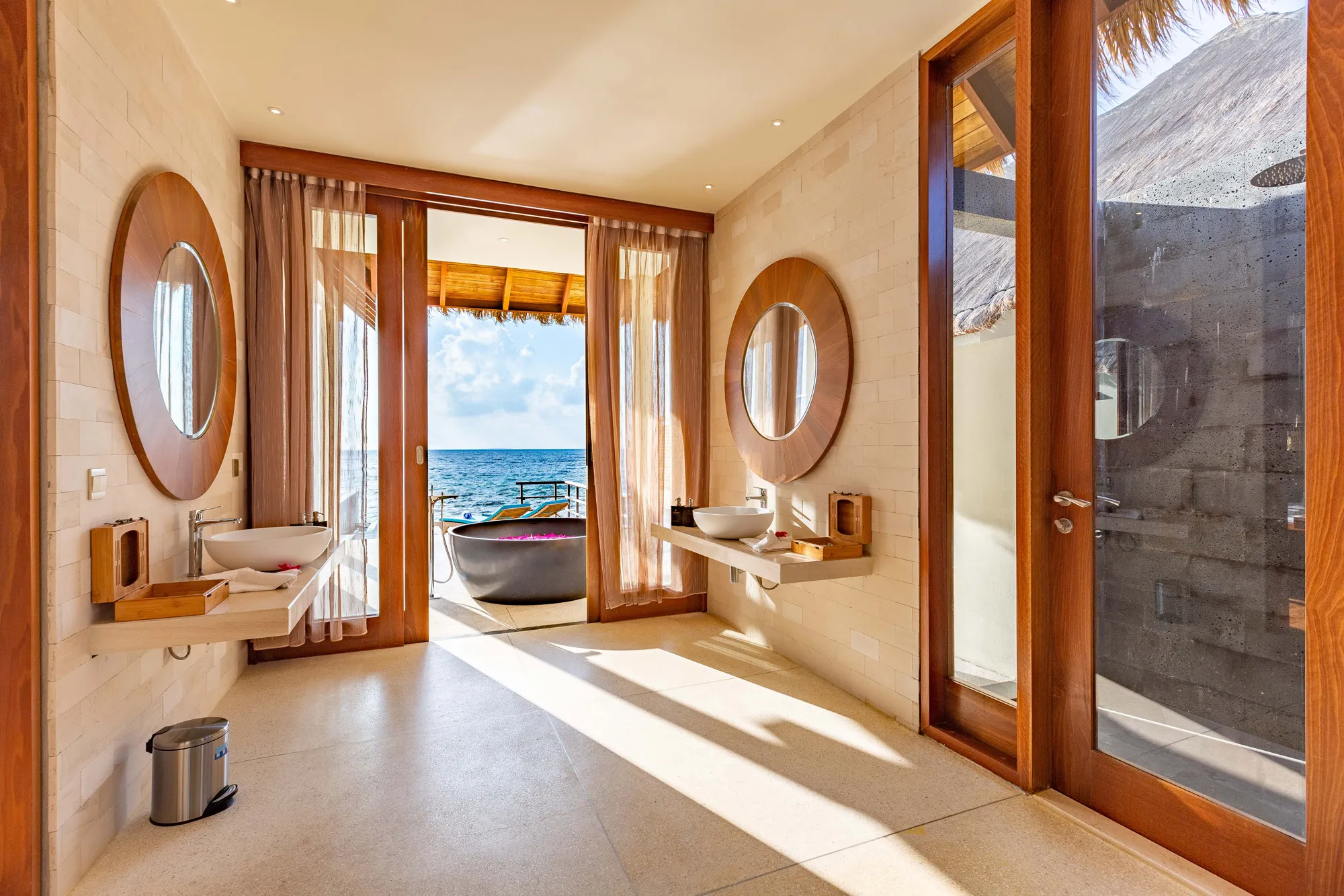 Villa bathroom at Furaveri